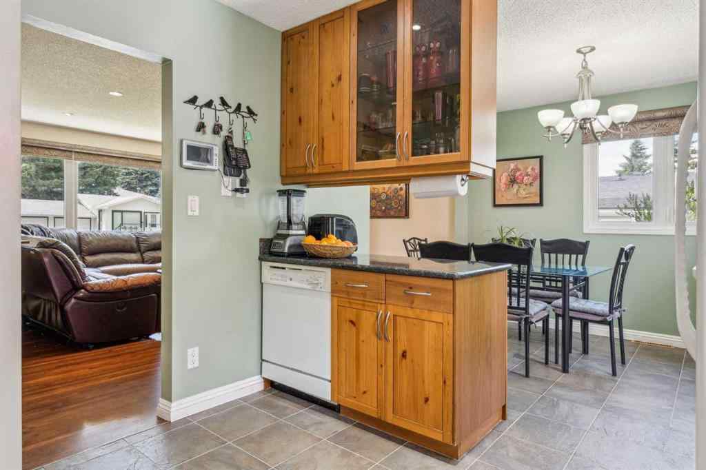 MLS® A2239170 - 320 Haddon Road SW in Haysboro Calgary, Residential