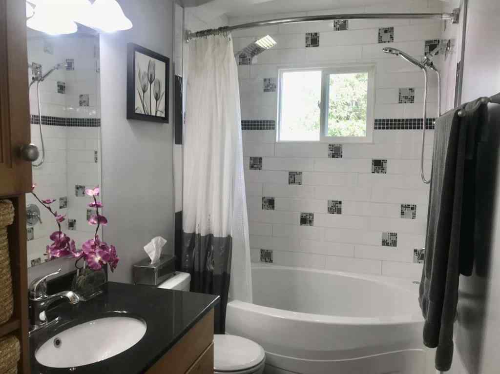 MLS® A2239170 - 320 Haddon Road SW in Haysboro Calgary, Residential