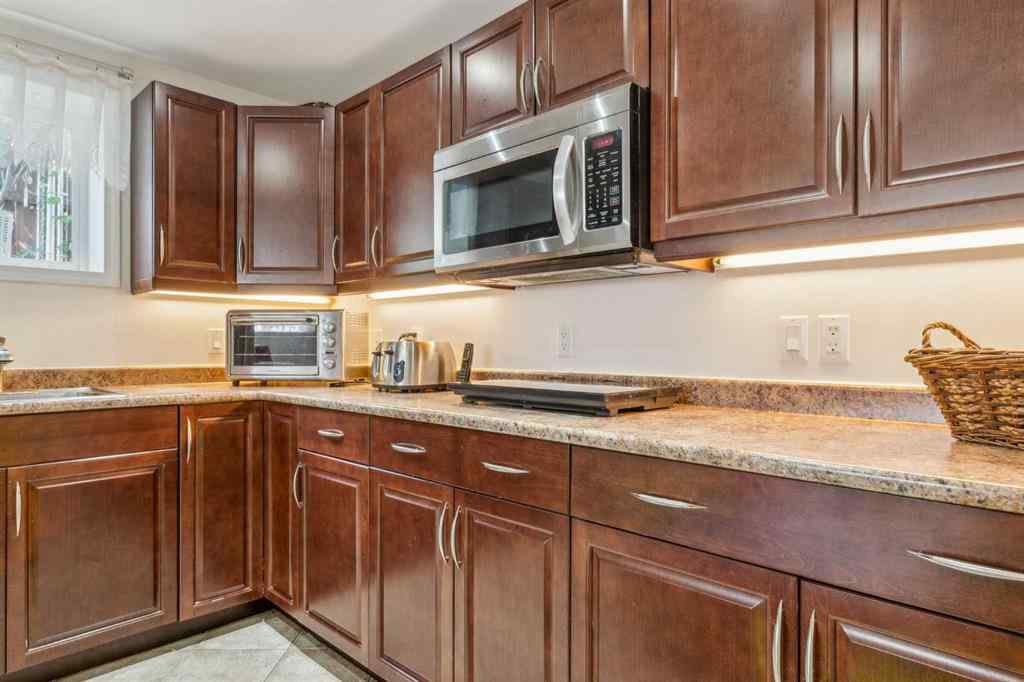 MLS® A2239170 - 320 Haddon Road SW in Haysboro Calgary, Residential