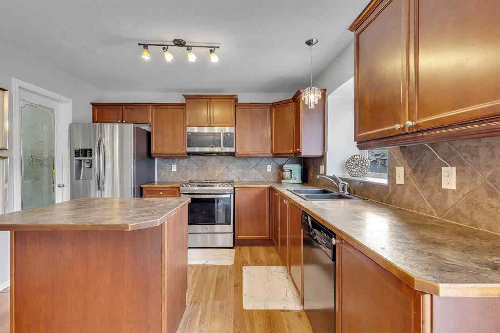 MLS® A2239177 - 720 Luxstone Square SW in Luxstone Airdrie, Residential