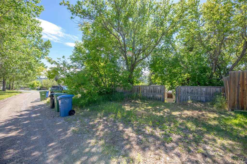 MLS® A2239197 - 4908 23 Avenue NW in Montgomery Calgary, Residential