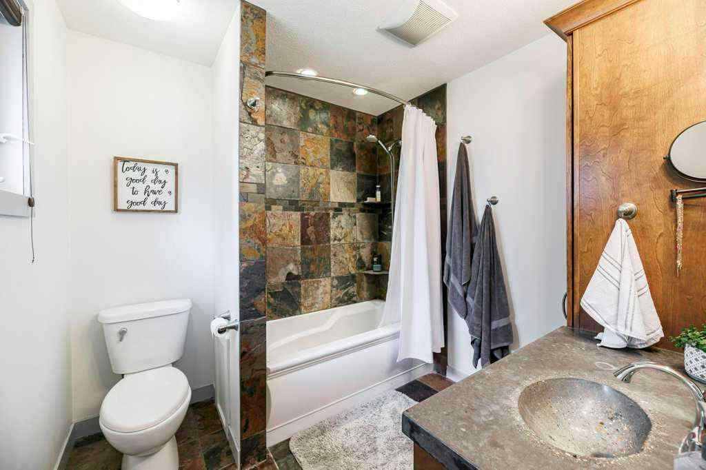 MLS® A2239231 - 3528 44A Avenue  in Mountview Red Deer, Residential