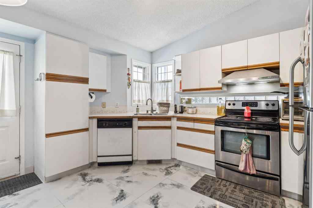 MLS® A2239270 - 894 Applewood Drive SE in Applewood Park Calgary, Residential