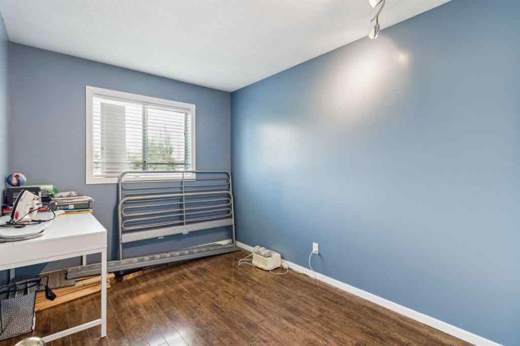MLS® A2239270 - 894 Applewood Drive SE in Applewood Park Calgary, Residential