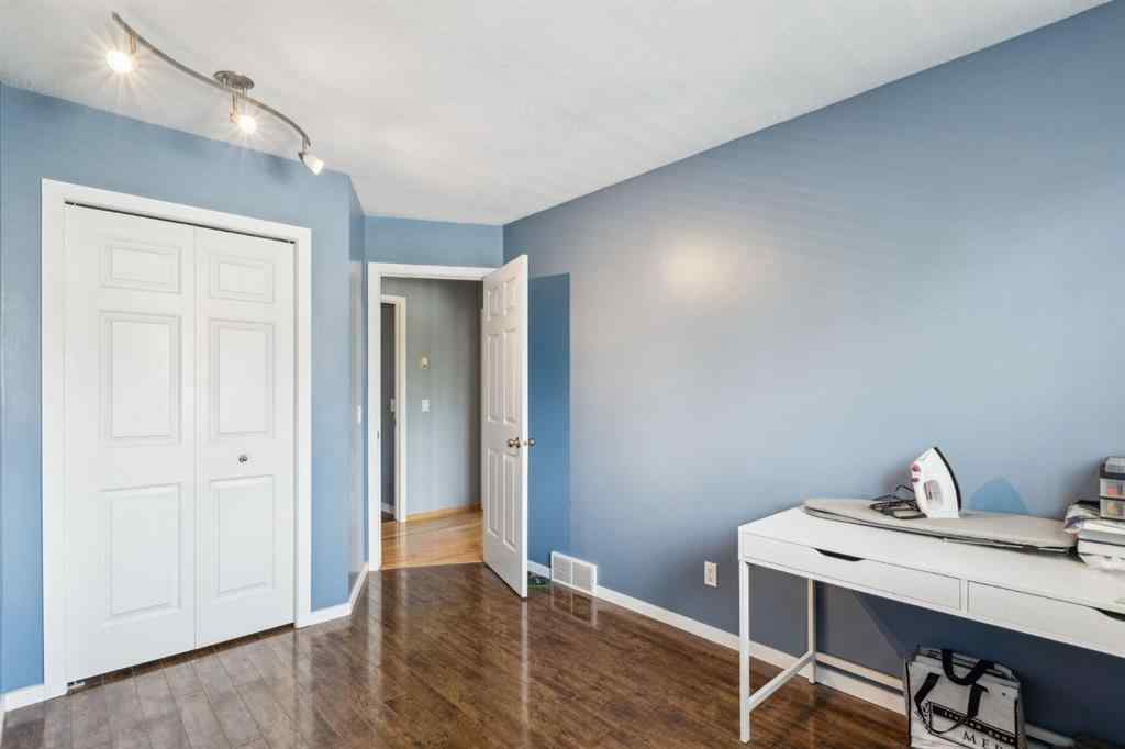 MLS® A2239270 - 894 Applewood Drive SE in Applewood Park Calgary, Residential