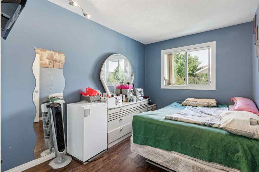 MLS® A2239270 - 894 Applewood Drive SE in Applewood Park Calgary, Residential