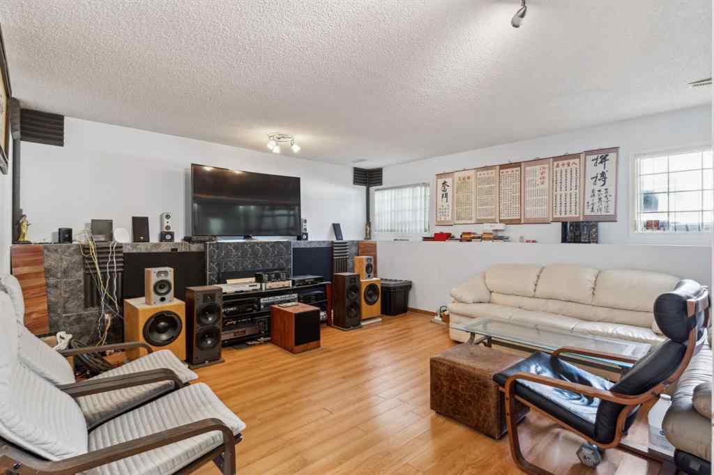 MLS® A2239270 - 894 Applewood Drive SE in Applewood Park Calgary, Residential
