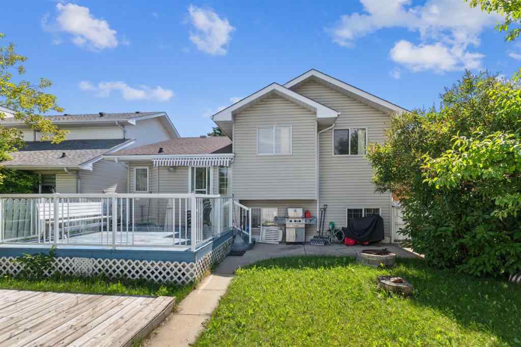 MLS® A2239270 - 894 Applewood Drive SE in Applewood Park Calgary, Residential