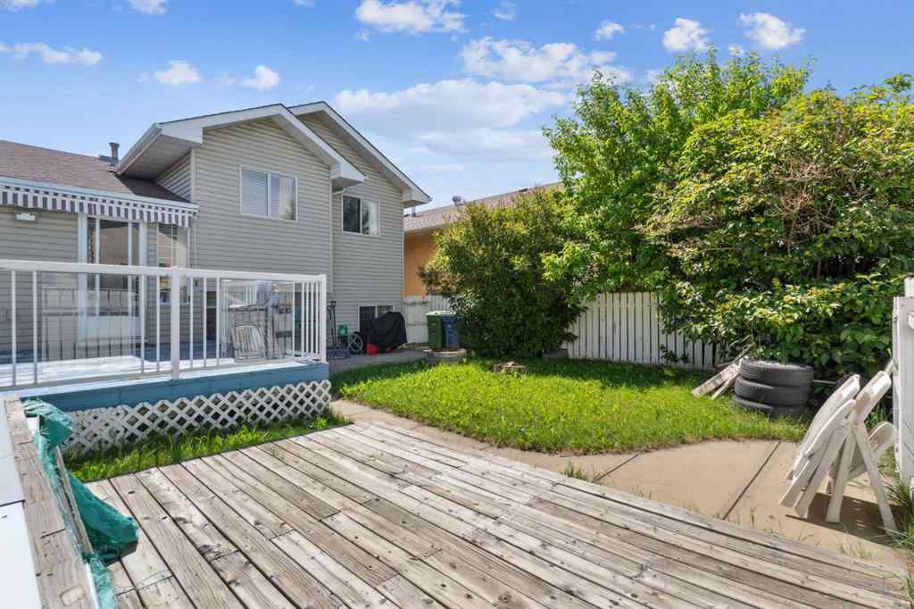MLS® A2239270 - 894 Applewood Drive SE in Applewood Park Calgary, Residential