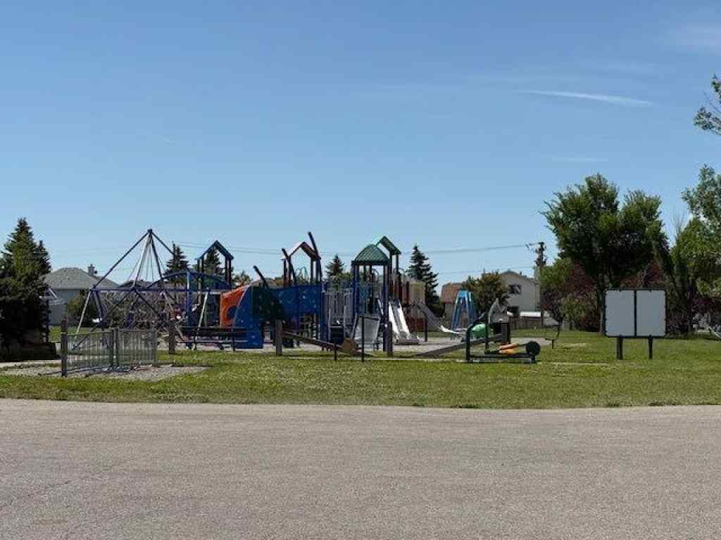 MLS® A2239270 - 894 Applewood Drive SE in Applewood Park Calgary, Residential