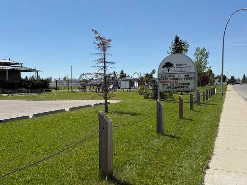 MLS® A2239270 - 894 Applewood Drive SE in Applewood Park Calgary, Residential