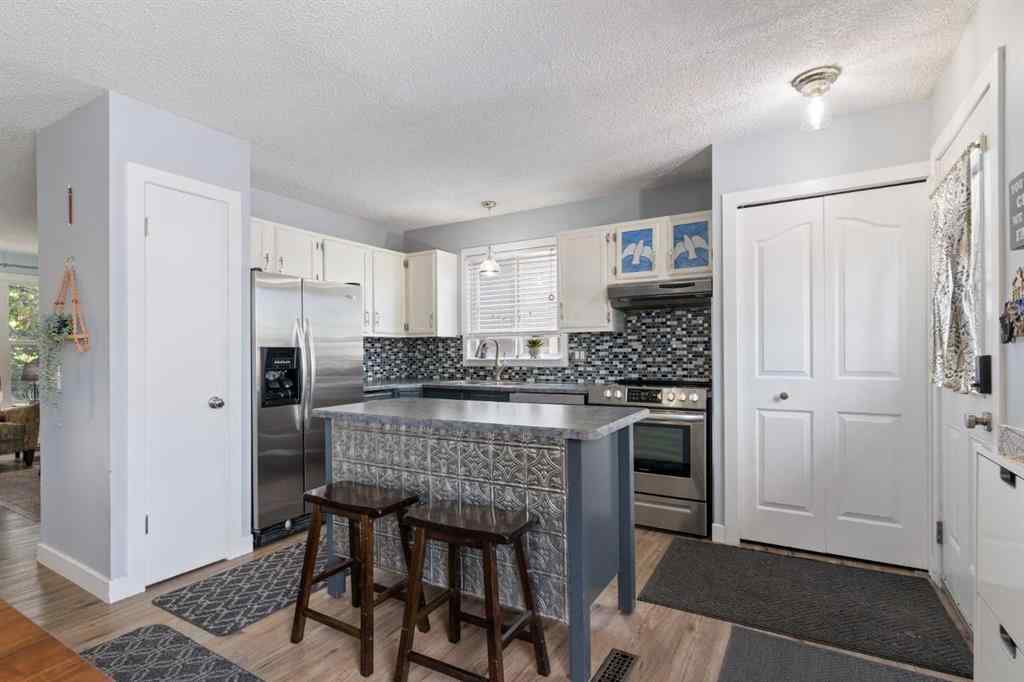MLS® A2239277 - 60 Dover Meadow Close SE in Dover Calgary, Residential