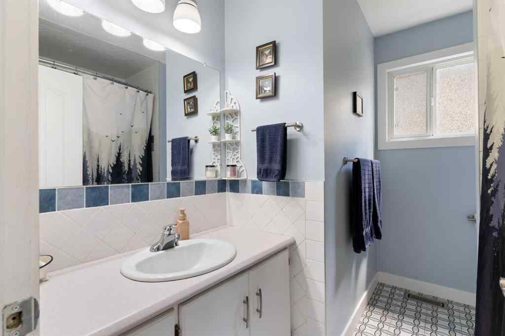 MLS® A2239277 - 60 Dover Meadow Close SE in Dover Calgary, Residential