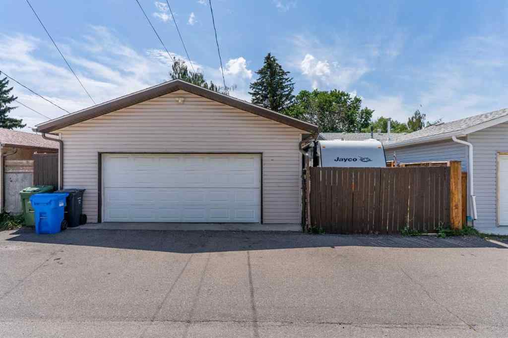MLS® A2239277 - 60 Dover Meadow Close SE in Dover Calgary, Residential
