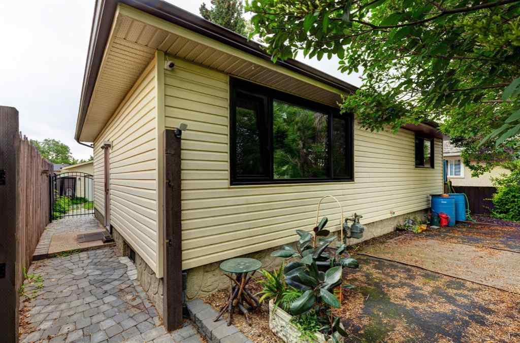 MLS® A2239288 - 3228 31A Avenue SE in Dover Calgary, Residential