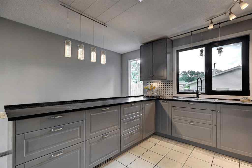 MLS® A2239288 - 3228 31A Avenue SE in Dover Calgary, Residential