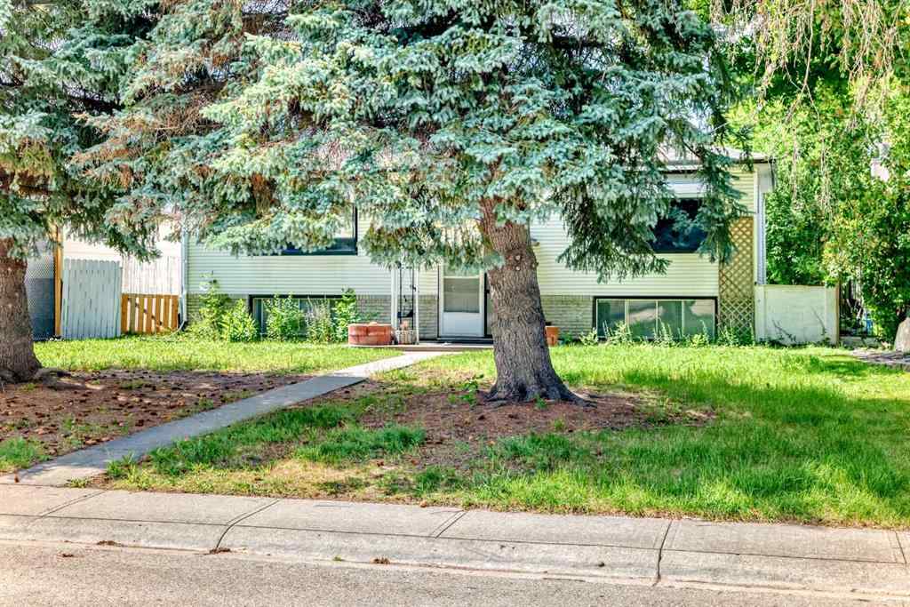 MLS® A2239293 - 627 Fortalice Crescent SE in Forest Heights Calgary, Residential
