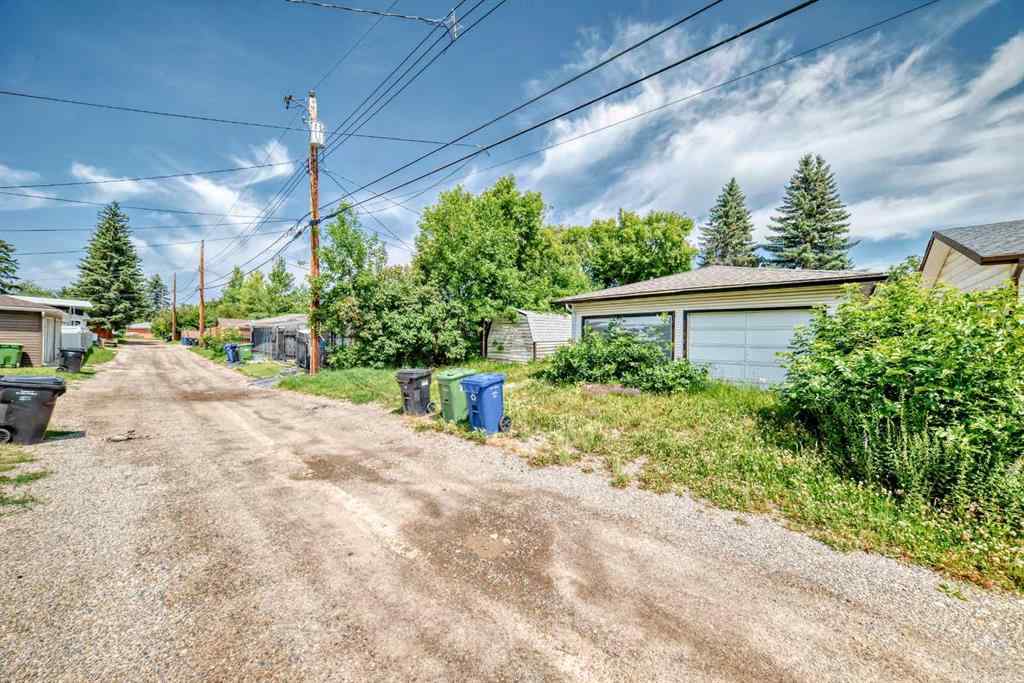 MLS® A2239293 - 627 Fortalice Crescent SE in Forest Heights Calgary, Residential