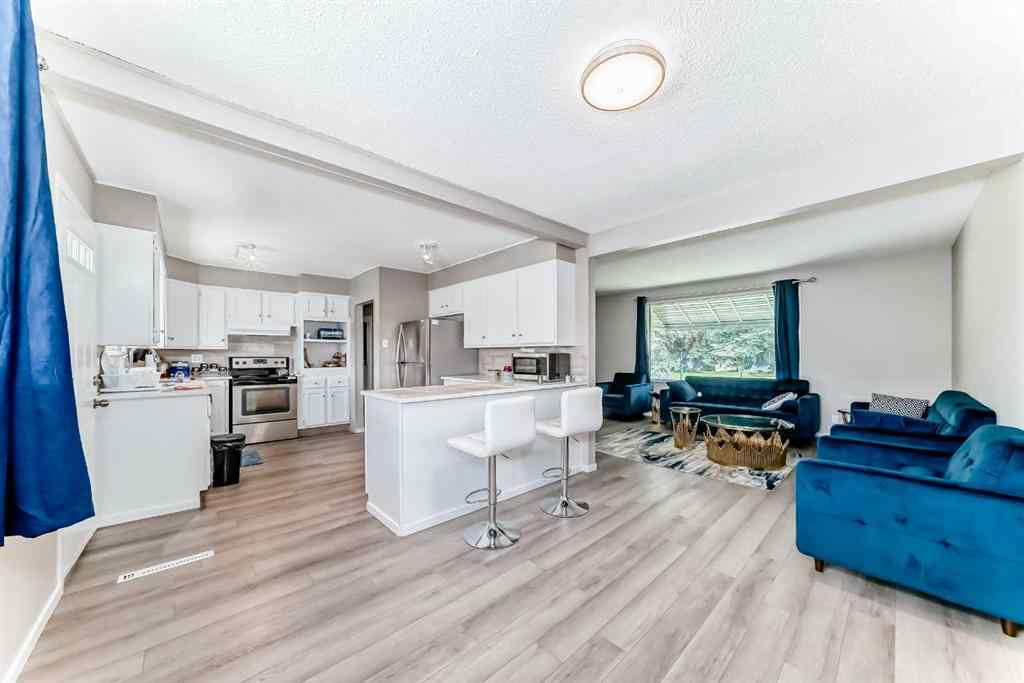 MLS® A2239293 - 627 Fortalice Crescent SE in Forest Heights Calgary, Residential