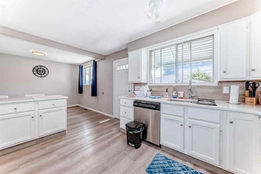 MLS® A2239293 - 627 Fortalice Crescent SE in Forest Heights Calgary, Residential