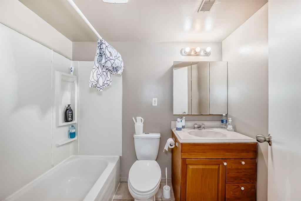 MLS® A2239293 - 627 Fortalice Crescent SE in Forest Heights Calgary, Residential