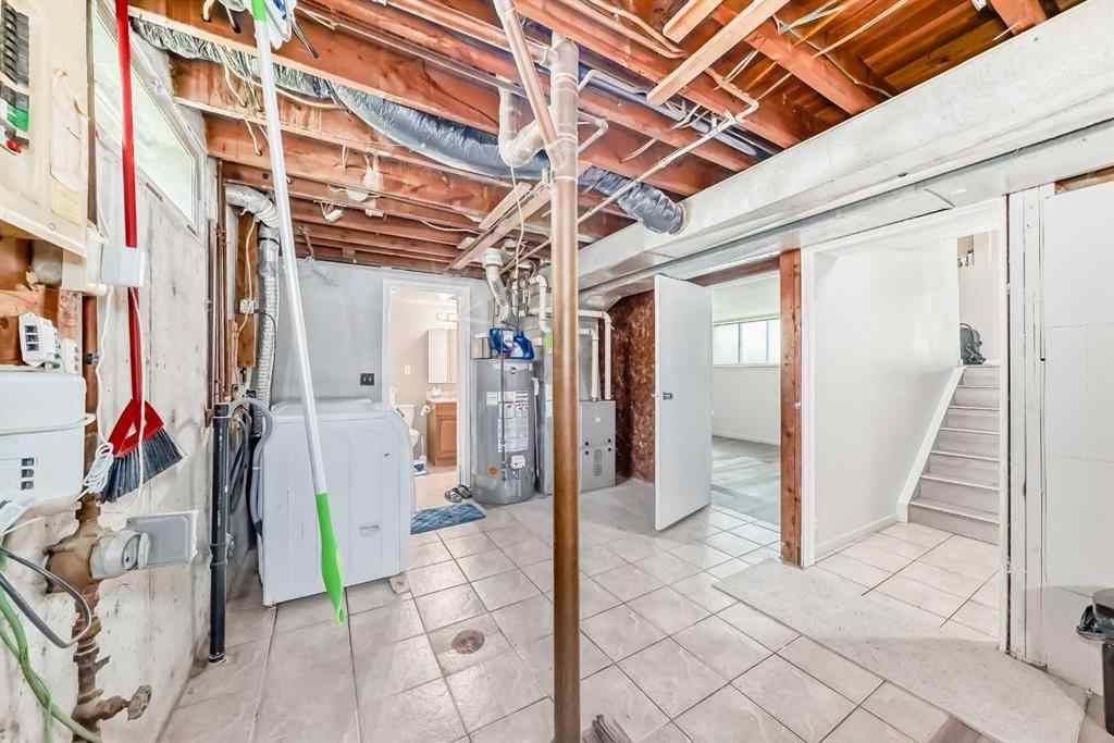 MLS® A2239293 - 627 Fortalice Crescent SE in Forest Heights Calgary, Residential