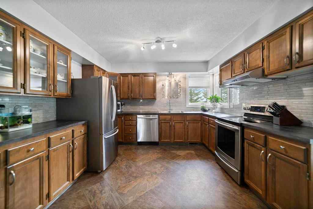 MLS® A2239299 - 5617 47 Avenue W in Forestburg Forestburg, Residential