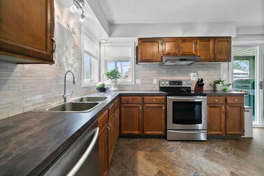 MLS® A2239299 - 5617 47 Avenue W in Forestburg Forestburg, Residential