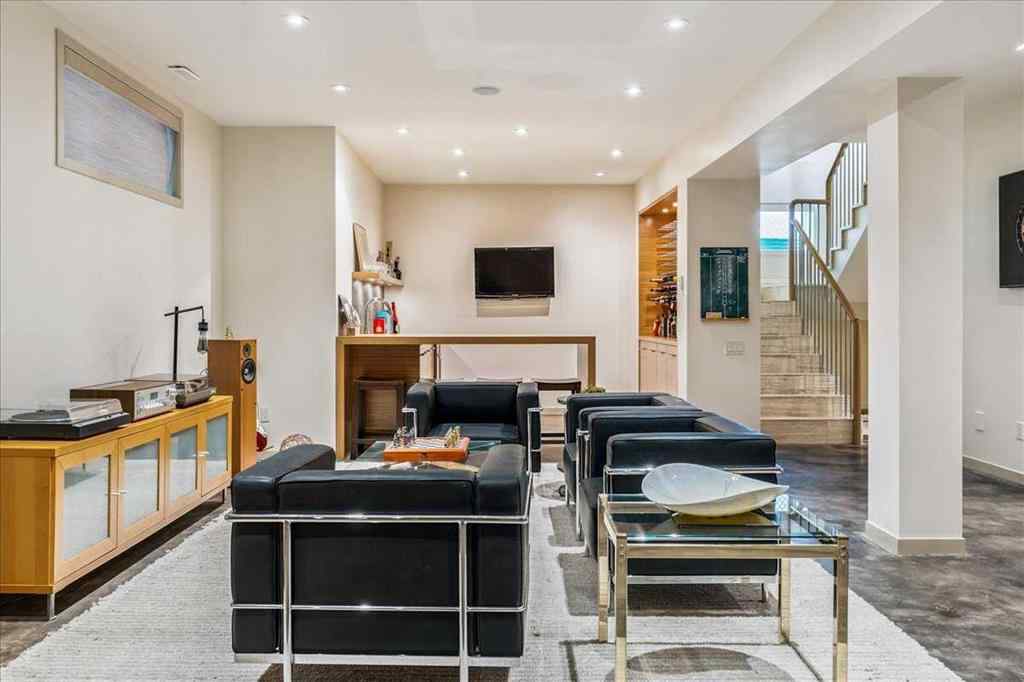 MLS® A2239311 - 374 Discovery Ridge Way SW in Discovery Ridge Calgary, Residential