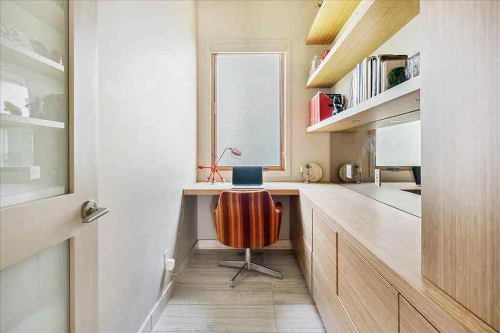 MLS® A2239311 - 374 Discovery Ridge Way SW in Discovery Ridge Calgary, Residential