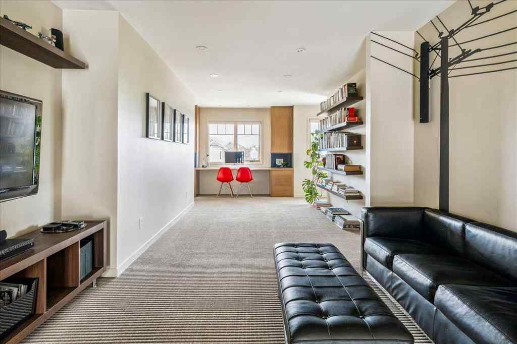 MLS® A2239311 - 374 Discovery Ridge Way SW in Discovery Ridge Calgary, Residential
