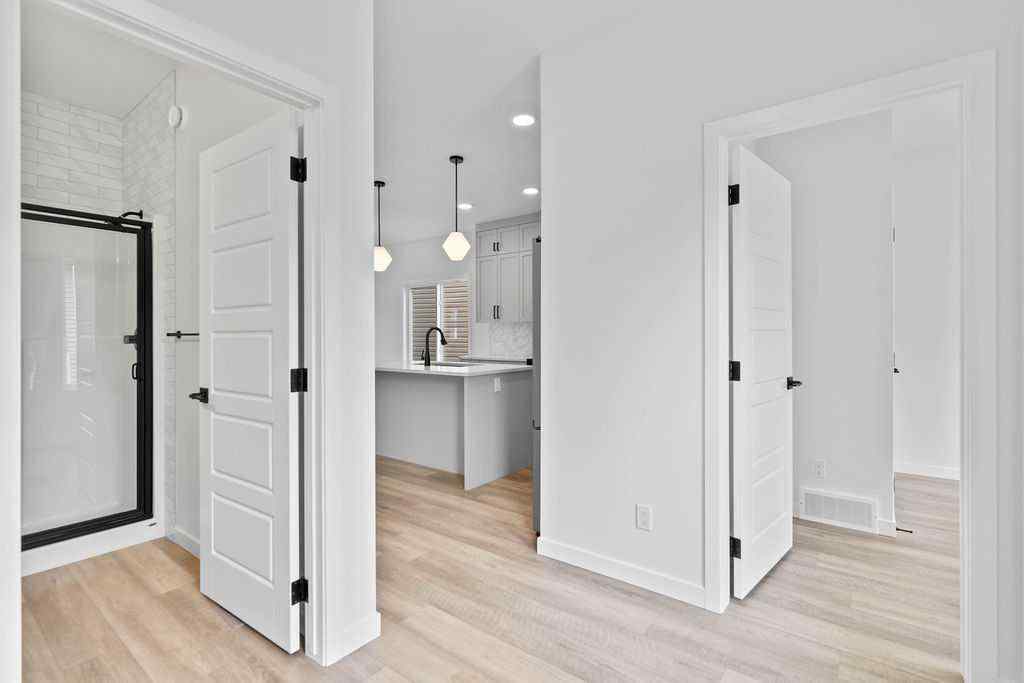 MLS® A2239351 - 982 Chinook Winds Meadow SW in Chinook Gate Airdrie, Residential