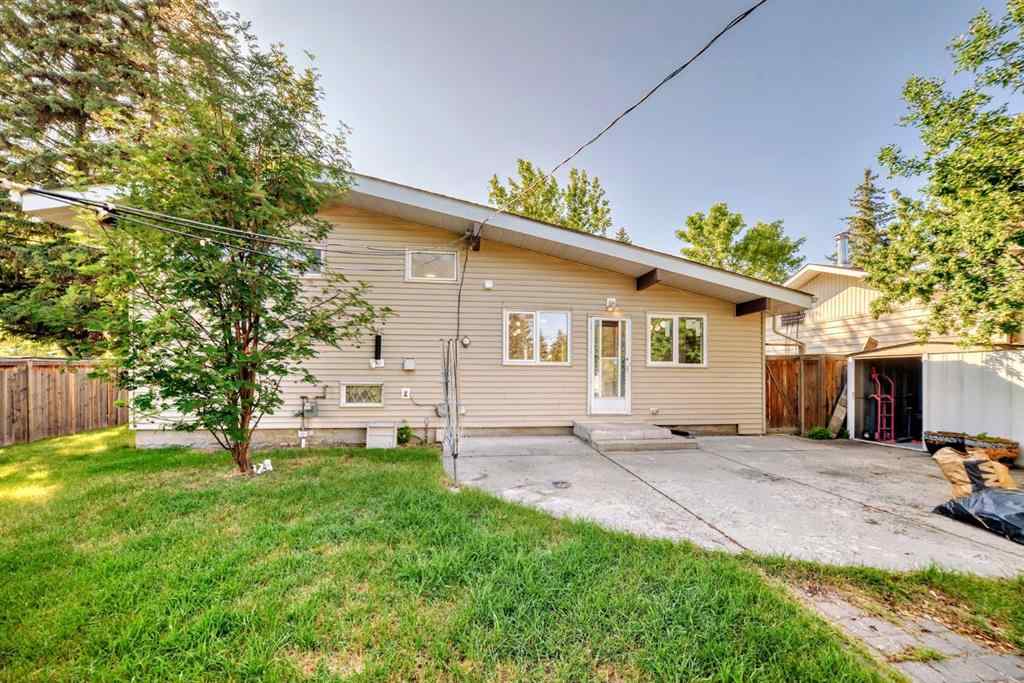 MLS® A2239353 - 129 Glenpatrick Drive SW in Glenbrook Calgary, Residential