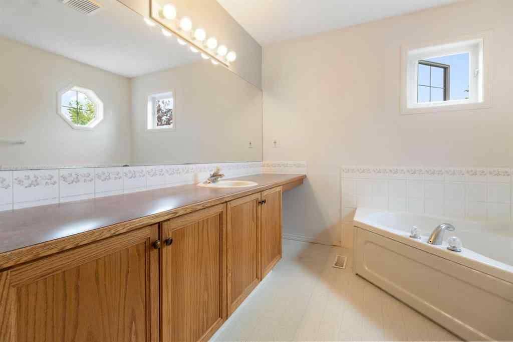 MLS® A2239355 - Unit #605 5220 50A Avenue  in Downtown Sylvan Lake, Residential