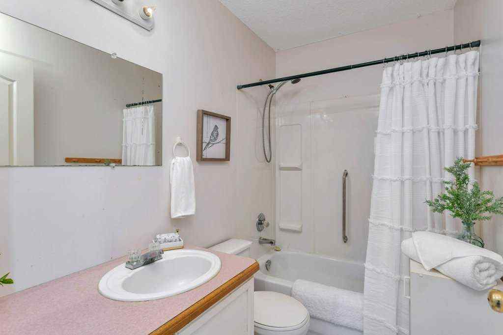 MLS® A2239373 - 4 50 Avenue  in NONE Bluffton, Residential