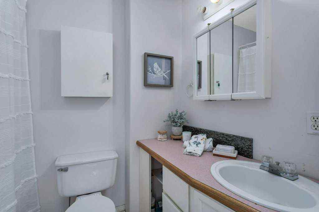 MLS® A2239373 - 4 50 Avenue  in NONE Bluffton, Residential