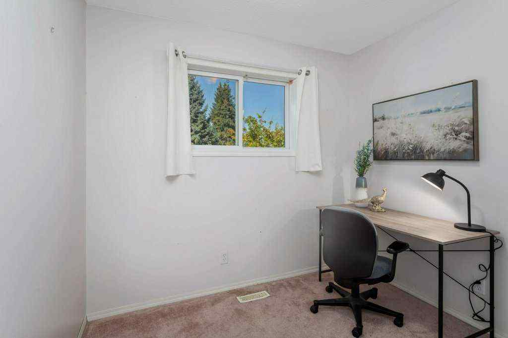 MLS® A2239373 - 4 50 Avenue  in NONE Bluffton, Residential