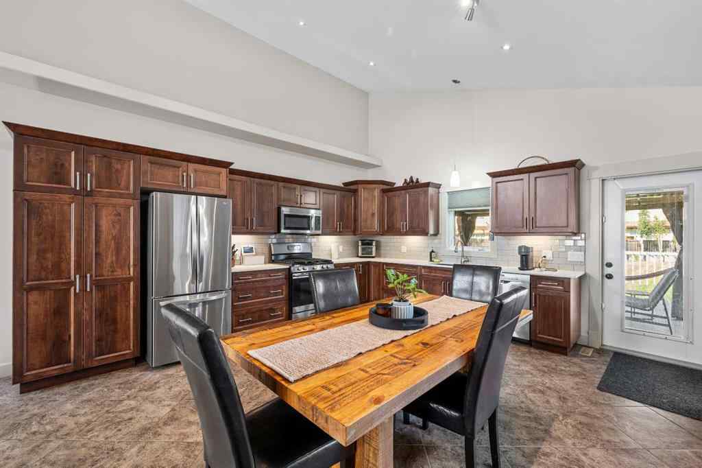 MLS® A2239379 - 1406 52C Avenue  in College Park Lloydminster, Residential