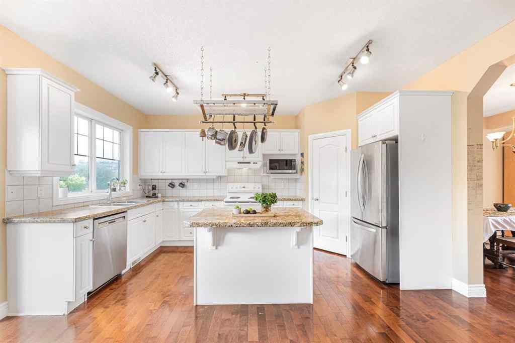 MLS® A2239402 - 10 Tusslewood Heights NW in Tuscany Calgary, Residential