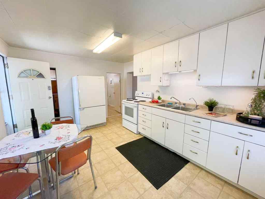 MLS® A2239411 - 645 16 Street N in Winston Churchill Lethbridge, Residential