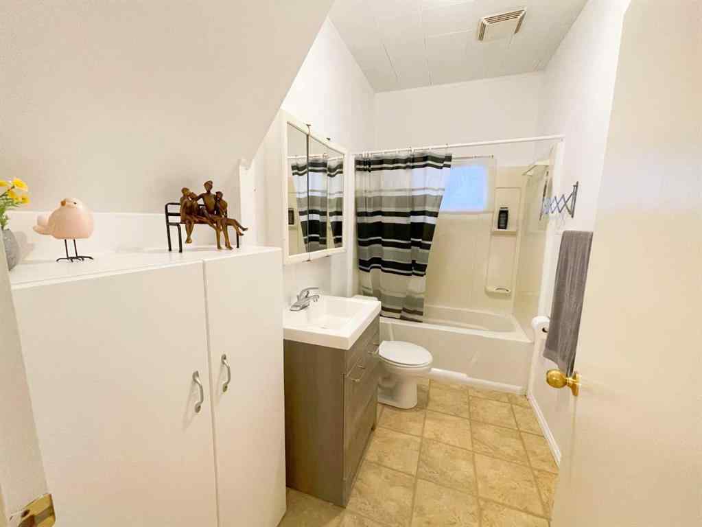 MLS® A2239411 - 645 16 Street N in Winston Churchill Lethbridge, Residential