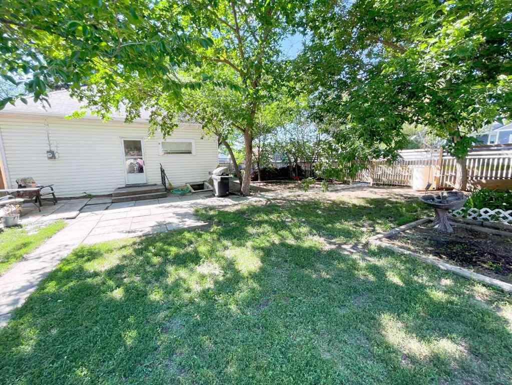 MLS® A2239411 - 645 16 Street N in Winston Churchill Lethbridge, Residential