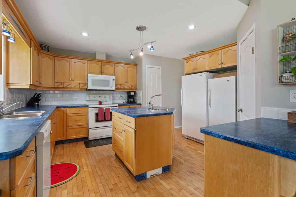 MLS® A2239418 - 120 Dominion Street  in Kingman Kingman, Residential