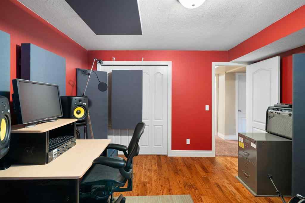 MLS® A2239424 - 1914 Broadview Road NW in West Hillhurst Calgary, Residential