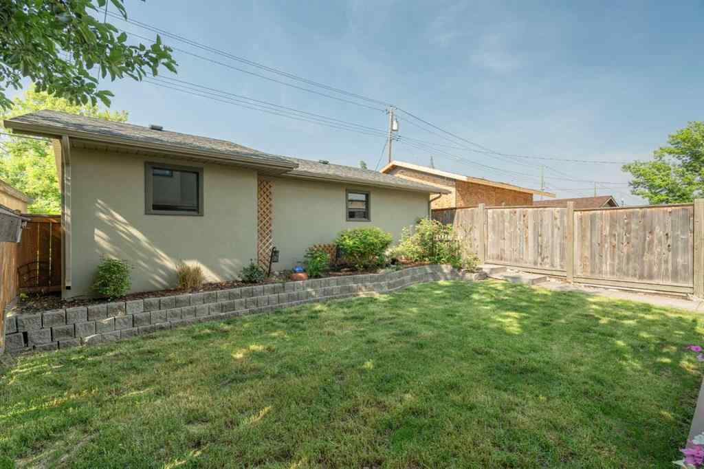 MLS® A2239424 - 1914 Broadview Road NW in West Hillhurst Calgary, Residential