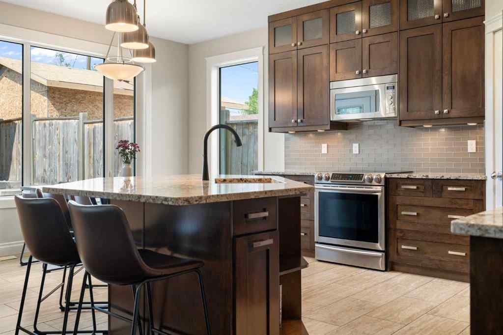 MLS® A2239424 - 1914 Broadview Road NW in West Hillhurst Calgary, Residential