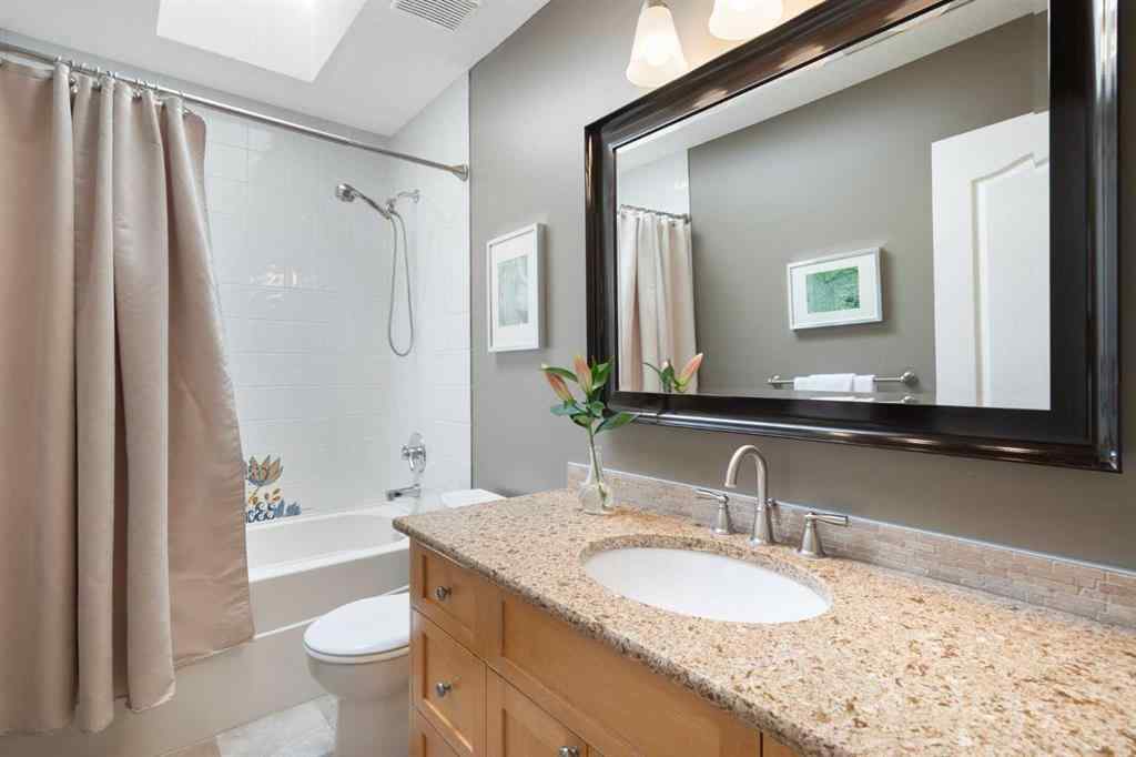 MLS® A2239424 - 1914 Broadview Road NW in West Hillhurst Calgary, Residential
