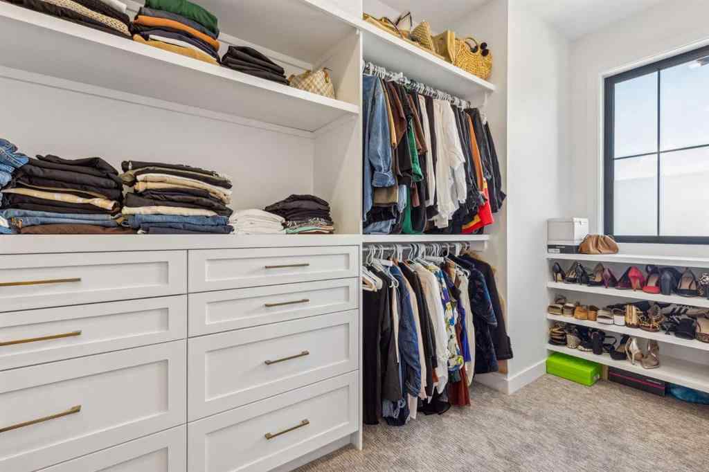 MLS® A2239480 - 2035 Westmount Road NW in West Hillhurst Calgary, Residential