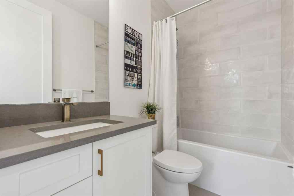 MLS® A2239480 - 2035 Westmount Road NW in West Hillhurst Calgary, Residential