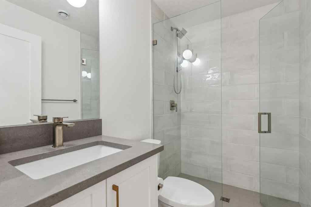 MLS® A2239480 - 2035 Westmount Road NW in West Hillhurst Calgary, Residential